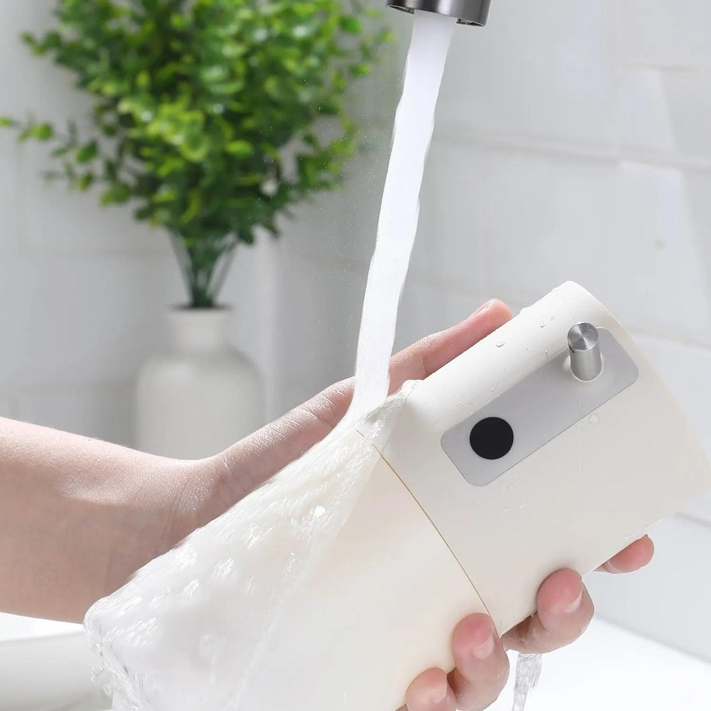 Automatinis dozatorius 310ml. - puikiai tiks tiek skystam muilui, tiek kūno prausiklio dozavimui ar indų ploviklio normavimui